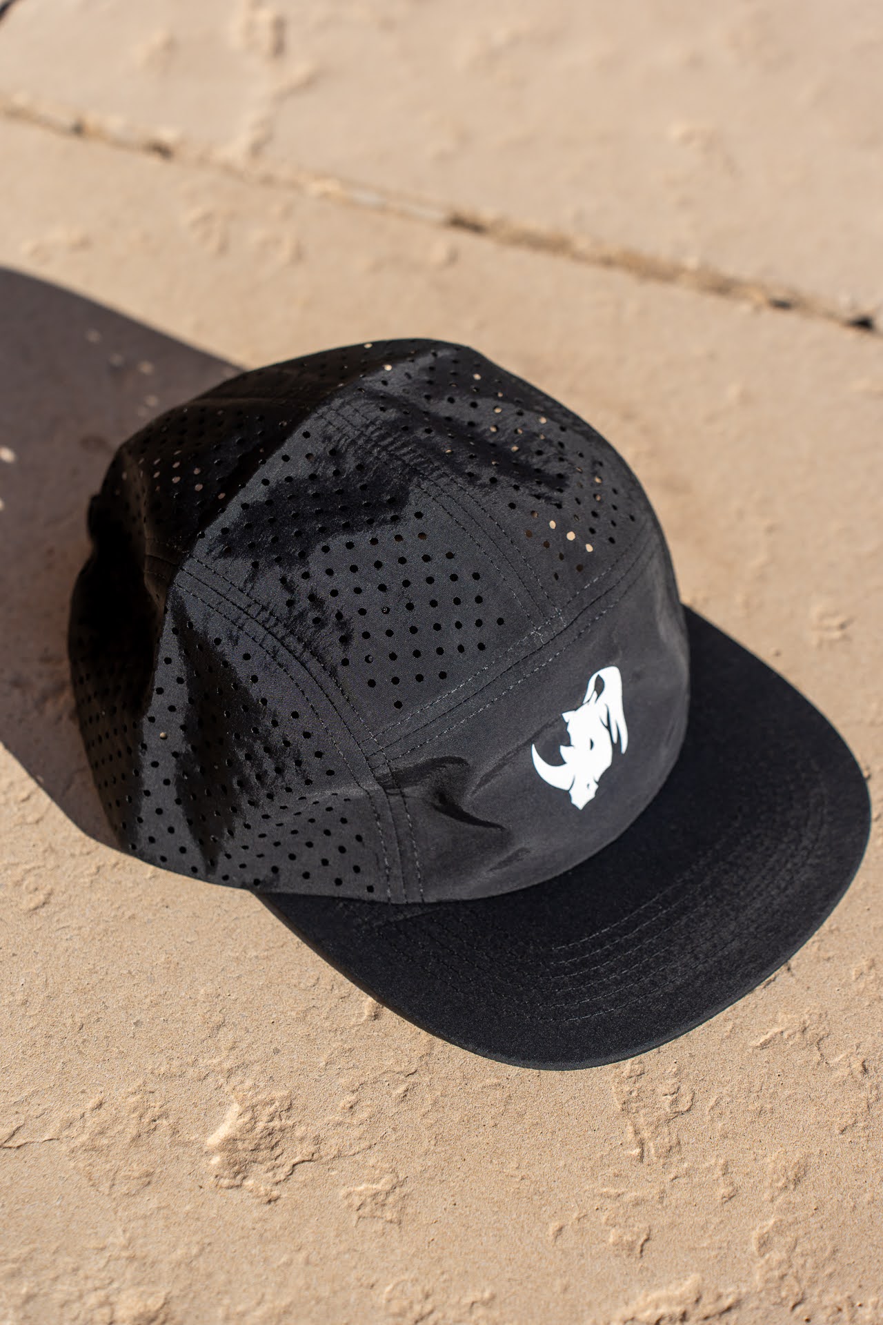 Image of LTD Coaching product Casquette Running Rhino (Noir)