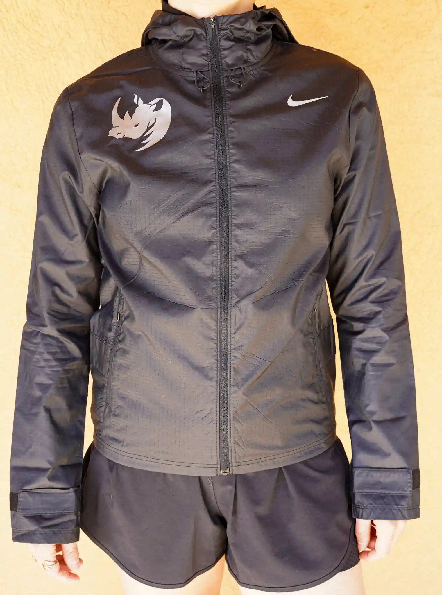 Image of LTD Coaching product Veste coupe-vent à capuche (Noir)